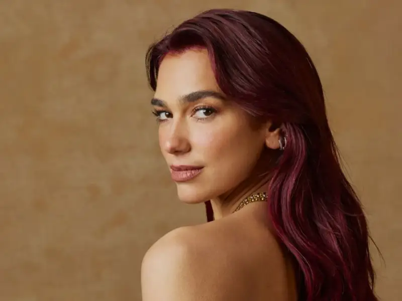 Bucătăria ca o stare de spirit: Ce ne învață Dua Lipa despre culorile anului 2026 și depozitarea care atinge tavanul