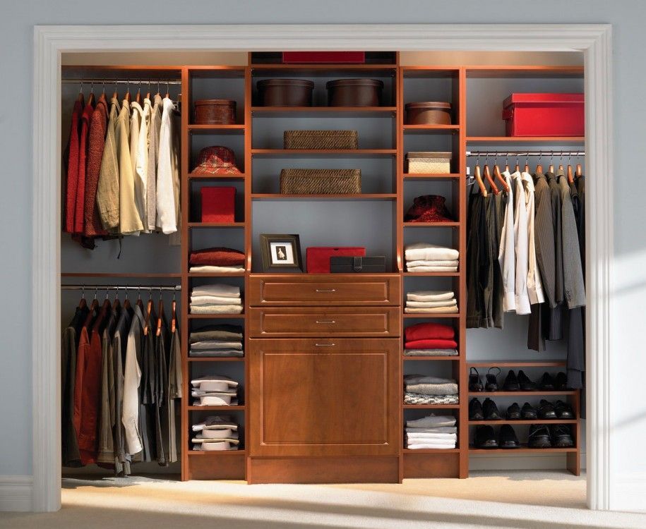 How to Compartmentalize the Interior of a Clothes Wardrobe