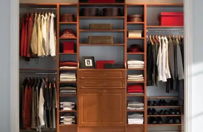 How to Compartmentalize the Interior of a Clothes Wardrobe