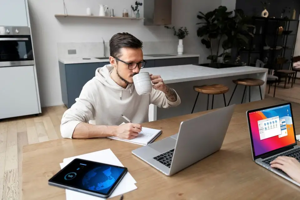 Biroul de acasă productiv și plăcut: idei de amenajare pentru concentrare și creativitate