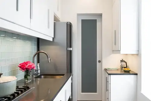 Renovarea unei bucatarii mici foto inainte si dupa