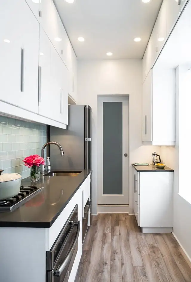 Renovarea unei bucatarii mici foto inainte si dupa