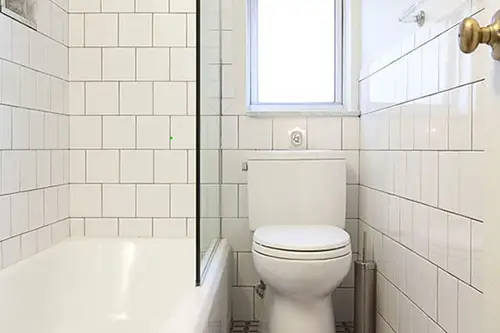 Renovare de baie – simplitate cu un aspect fresh