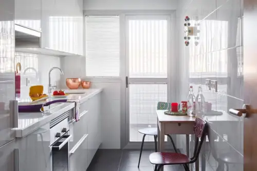 10 bucatarii moderne amenajate in spatii mici