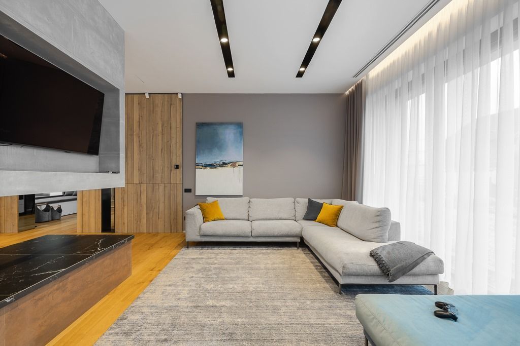 Minimalist Lines and Timeless Elegance: A Modern Home in Sibiu
