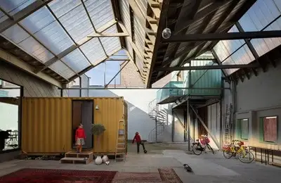 Bomastraat: Former Belgian Warehouse Transformed into Living Space