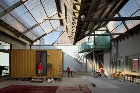 Bomastraat: Former Belgian Warehouse Transformed into Living Space