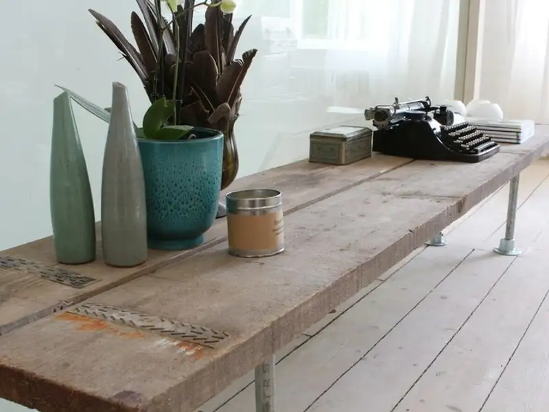 Lemn reciclat integrat in decor