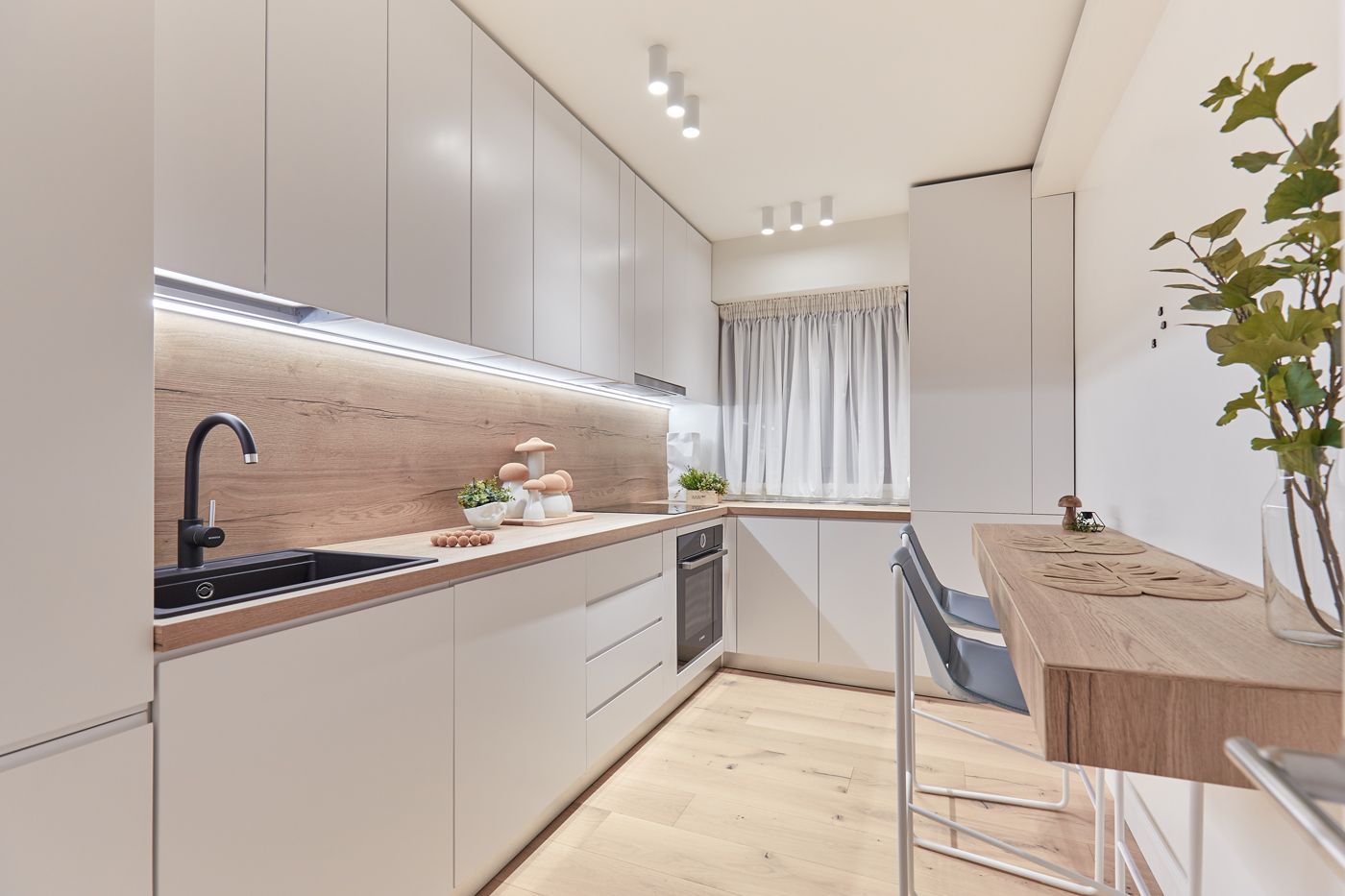 Harmony Between Urban and Natural for a Bucharest Apartment