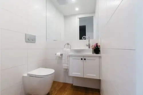 Top 6 idei simple și rapide de amenajare a băii de serviciu de acasă