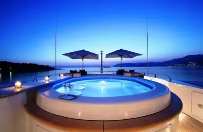 15 Modern and Spectacular Outdoor Jacuzzi Designs