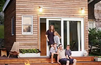 A 15 sq m Dependency Designed Behind the Yard: The Family's New Playground