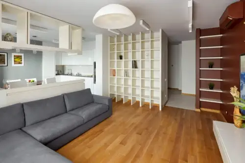 Abordare minimalista pentru un apartament cu 3 camere bine optimizat