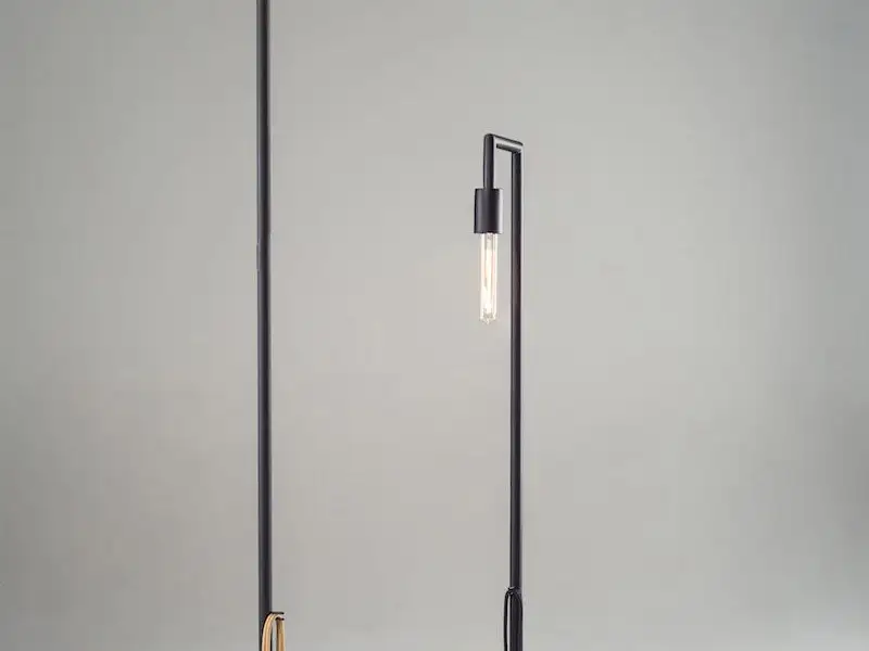 Lampa minimalista din lemn si metal