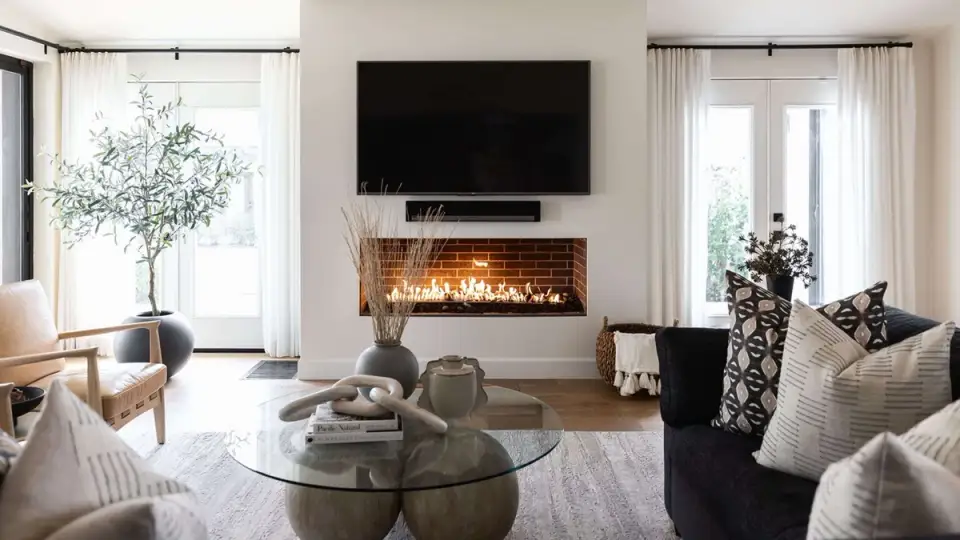 What Paintings Suit a Living Room?