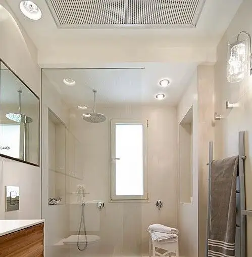 Shower Renovation: Shower Columns vs. Whirlpool Shower Panels