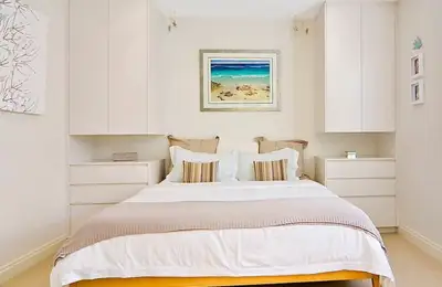 5 Solutions for Furnishing a Small Bedroom