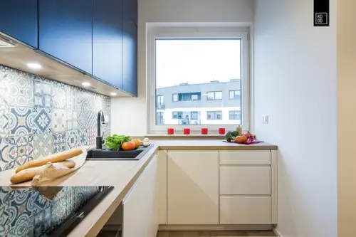 Amenajare luminoasa si plina de culoare pentru un apartament de 3 camere