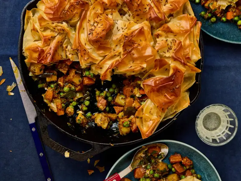 Plăcintă „Curry Puff” și tăiței „Mee Raja”: Rețetele malaeziene de zi cu zi ale Raniei Saidi