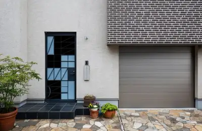 Garage Doors and Aluminum Joinery: Sustainability and Efficiency