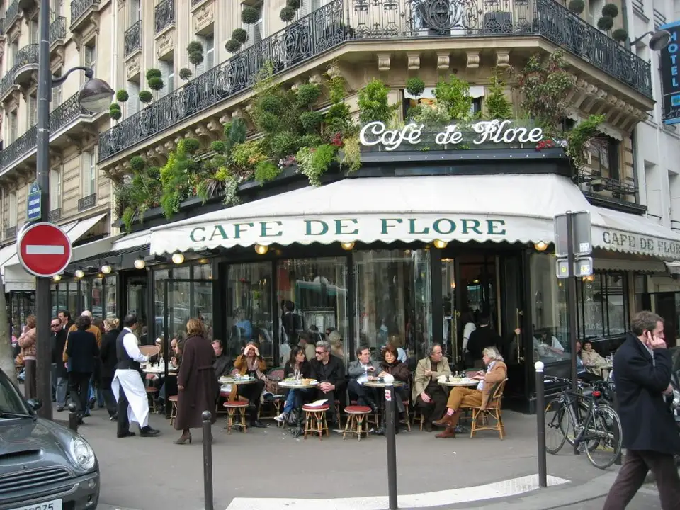 Café de Flore: O legendă pariziană