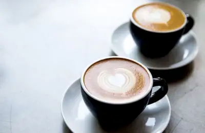 Intensă, echilibrată sau aromată: cum te orientezi printre cafelele Tchibo
