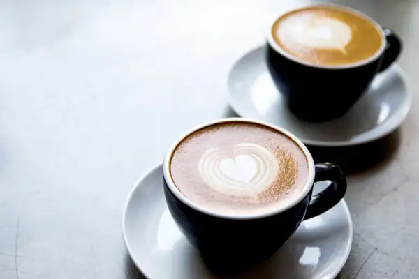 Intensă, echilibrată sau aromată: cum te orientezi printre cafelele Tchibo