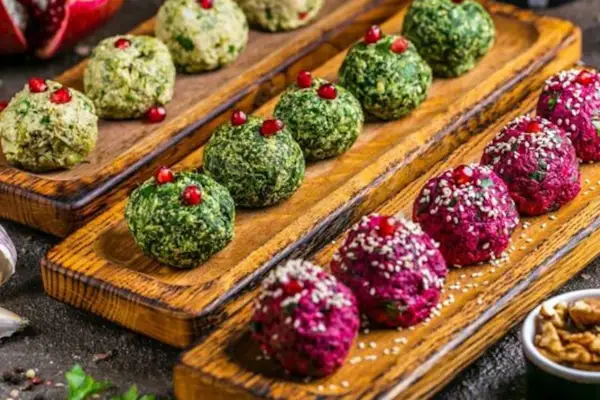 Ai o sfeclă roșie și o mână de nuci? Rețeta din Georgia care transformă o legumă banală într-un aperitiv de poveste - Pkhali de sfeclă roșie