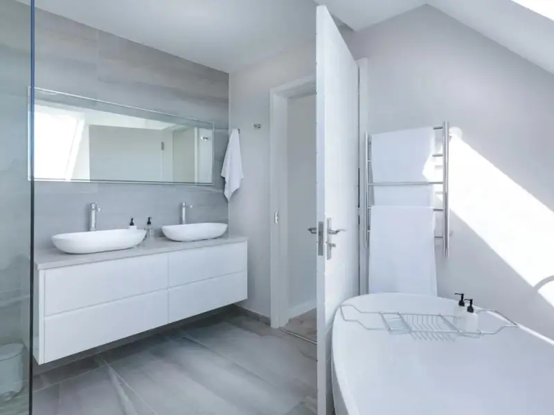 Culori și texturi pentru baie: cum să creezi o atmosferă relaxantă