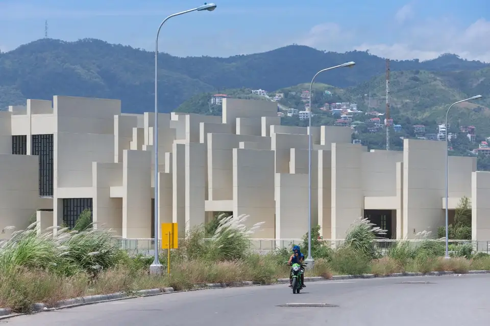 The Church of the 100 Walls, an Unprecedented Construction