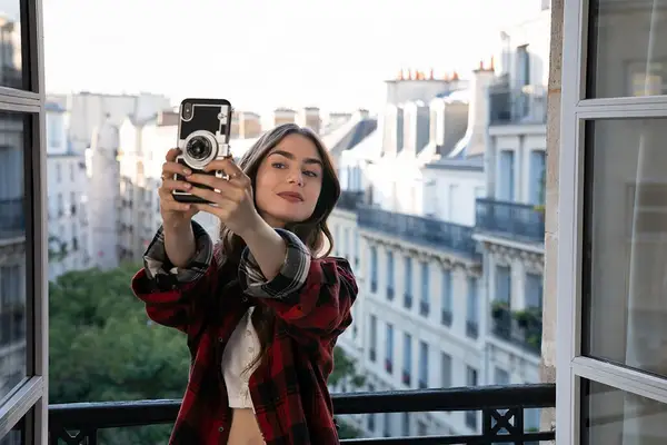 Se vinde apartamentul din „Emily in Paris”.