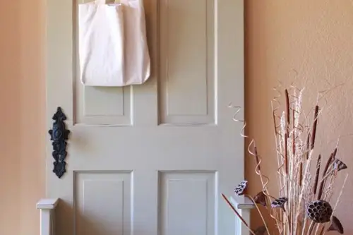 Usile vechi transformate in noi piese de mobilier