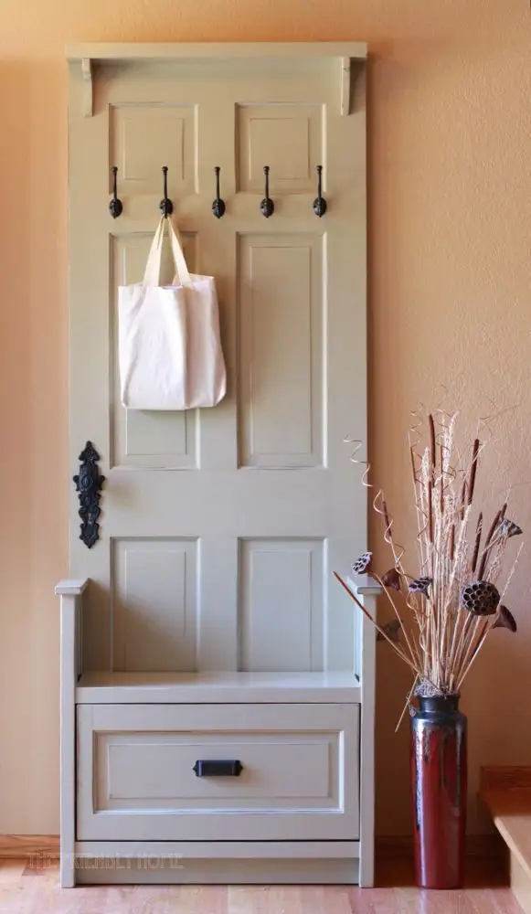 Usile vechi transformate in noi piese de mobilier