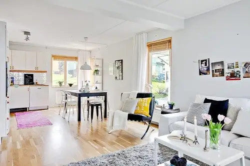 Atmosfera luminoasa intr-un apartament cu o mica gradina