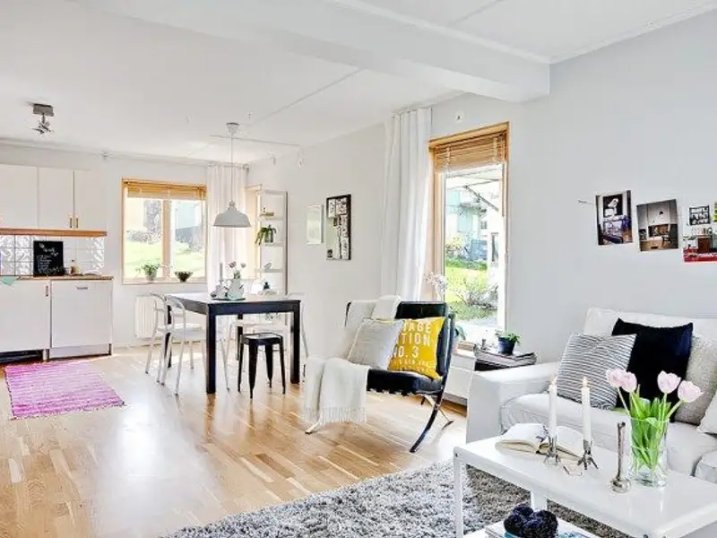 Atmosfera luminoasa intr-un apartament cu o mica gradina