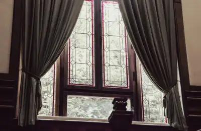 Curtains in Unconventional Spaces: Transforming Hallways, Kitchens and Bathrooms in an Original Way