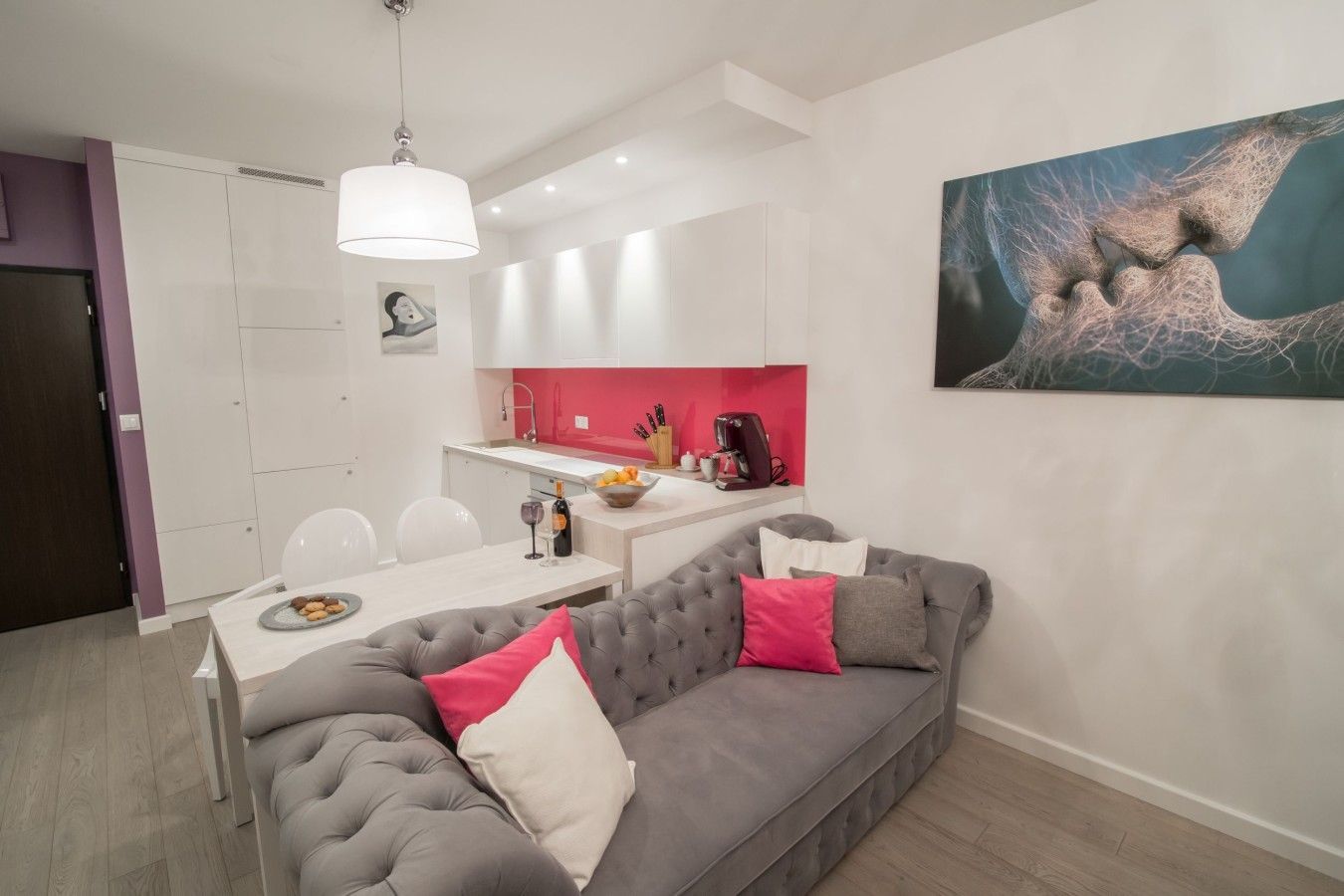 Feminine Accents and Refinement in a 38 Square Meter Apartment