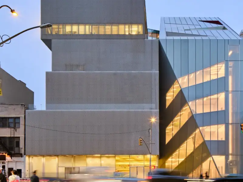 În interiorul noii extensii a New Museum din New-York, proiectată de OMA