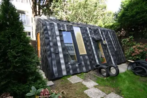 5 casute de gradina construite din materiale reciclabile