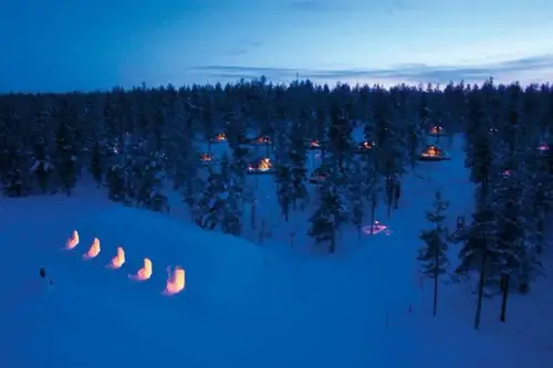 Un loc fantastic de a-ti petrece vacanta: satul cu igluuri din sticla, Kakslauttanen, Finlanda