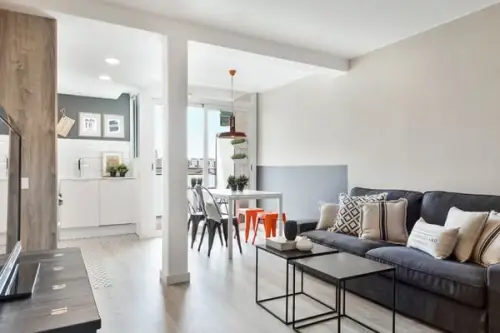 Apartament amenajat armonios cu influente industriale
