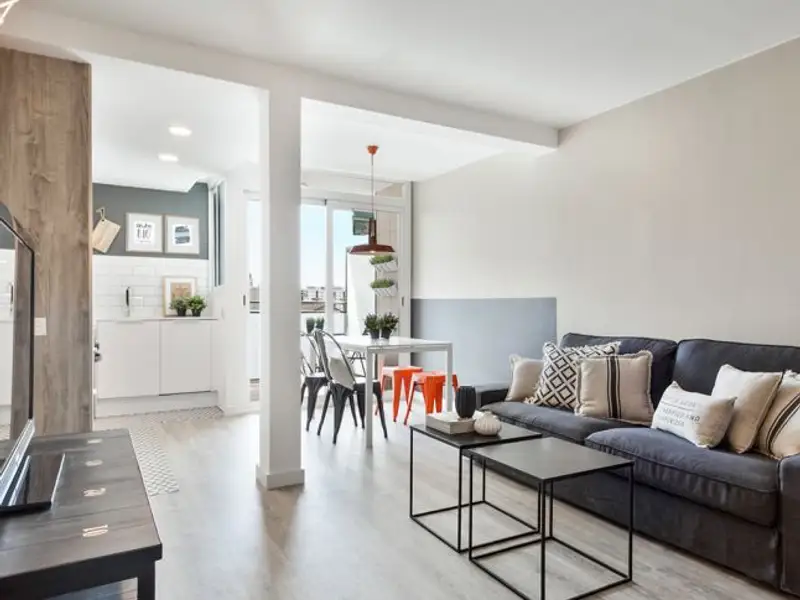 Apartament amenajat armonios cu influente industriale