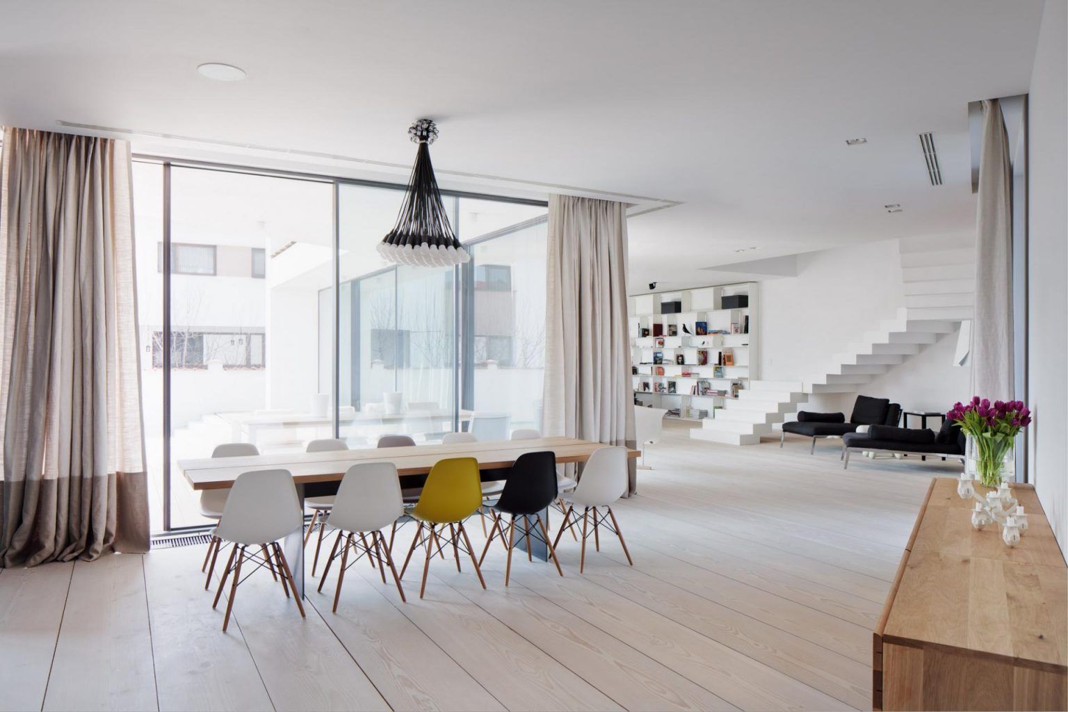 Nonconformism and Style Combinations in a Bucharest House