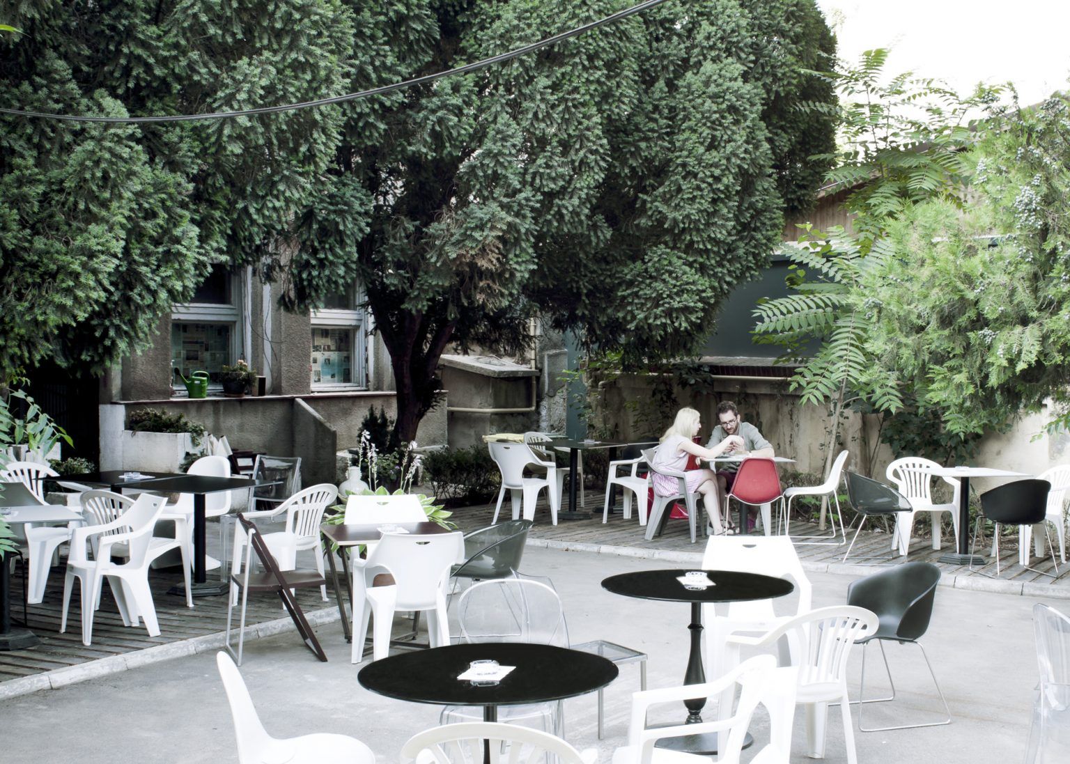 Manasia Bar - Former Police Station Transformed into Venue and Visual Culture Hub