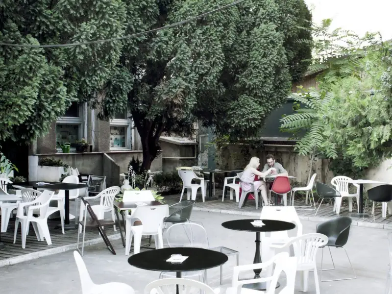 Manasia Bar – Fosta sectie de politie transformata in local si hub de cultura vizuala