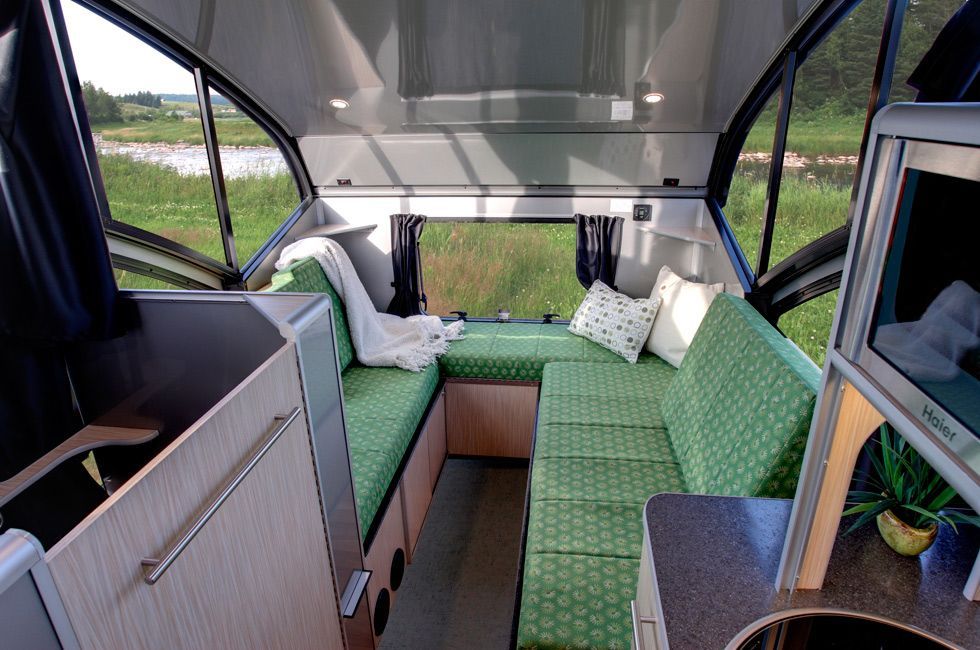 Apartment in a Mobile Home with Retractable Roof