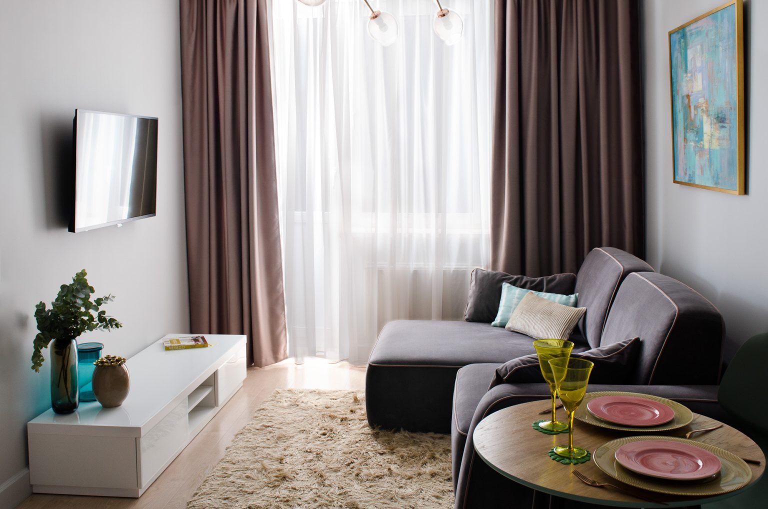 Pastel Tones and Modern Lines in a 35 sq m Space