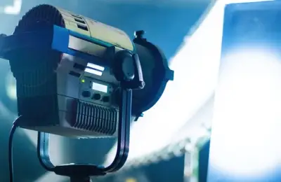 Normal Projector vs. Laser Projector: How to Choose the Best Option for Your Needs