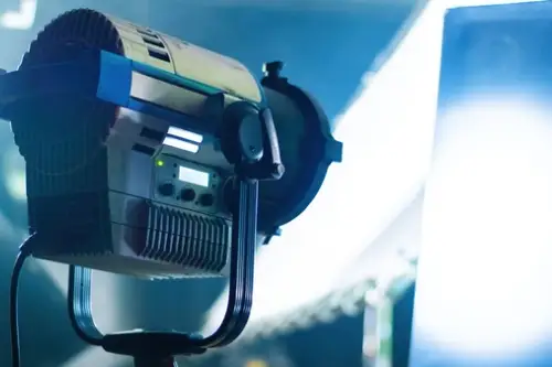 Videoproiector normal sau videoproiector laser? Cum să alegi cea mai bună opțiune pentru nevoile tale