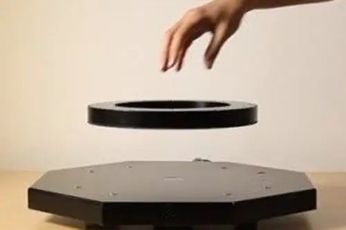 Un dispozitiv magnetic uimitor care da impresia ca obiectele plutesc